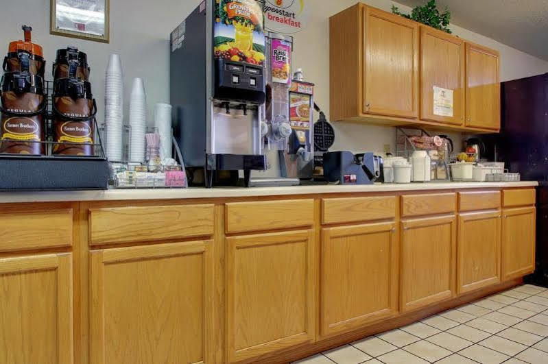 Super 8 By Wyndham Kirksville-University Area Kültér fotó